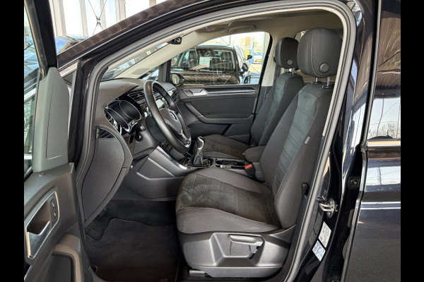 Volkswagen Touran 1.5 TSi 150pk Highline 7-persoons NAVI/CARPLAY/CLIMA/ADAPT.CRUISE/PDC/STOELVERWARMING