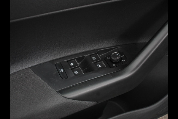 Volkswagen Polo 1.0 TSI 70kW DSG R-Line Design Pack | iQ light | Navigatie | Apple Carplay/Android Auto | Camera | Climate Control | Adaptive Cruise Control | Lichtmetalen velgen | Led | Parkeer sensoren