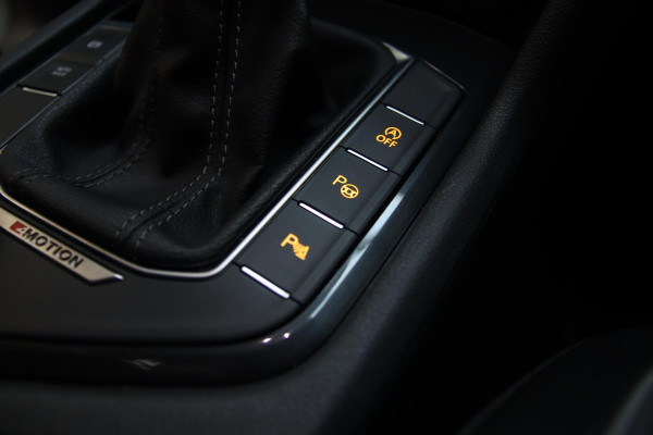 Volkswagen Tiguan 2.0 TSI 4Motion 3x R-line PANO-HUD-IQ LED-TREKHAAK