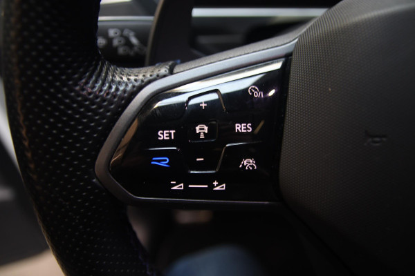 Volkswagen Tiguan 2.0 TSI 4Motion 3x R-line PANO-HUD-IQ LED-TREKHAAK