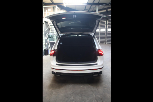 Volkswagen Tiguan 2.0 TSI 4Motion 3x R-line PANO-HUD-IQ LED-TREKHAAK