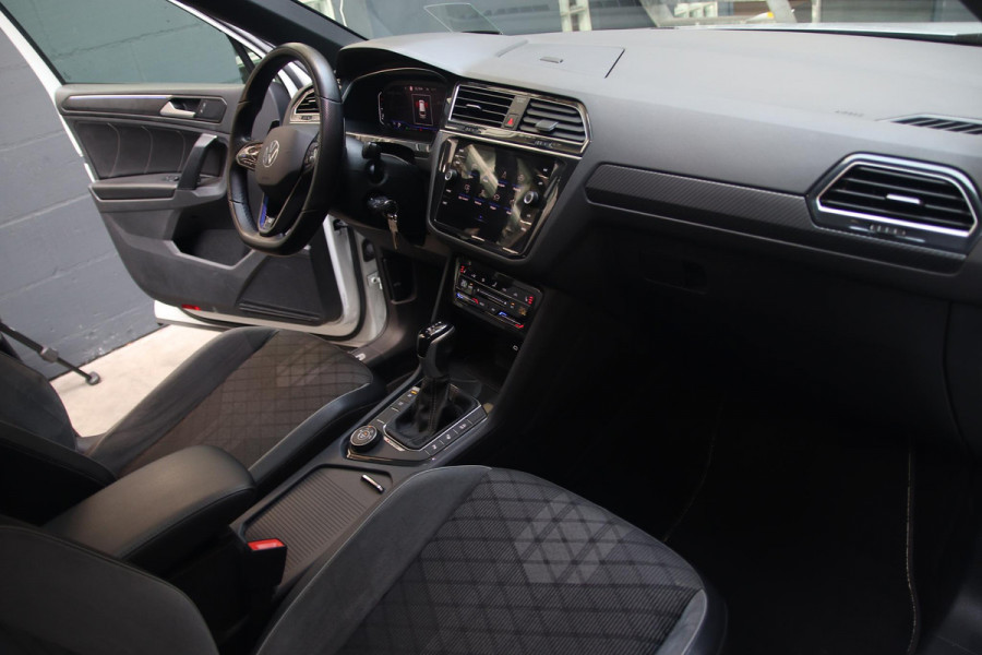 Volkswagen Tiguan 2.0 TSI 4Motion 3x R-line PANO-HUD-IQ LED-TREKHAAK
