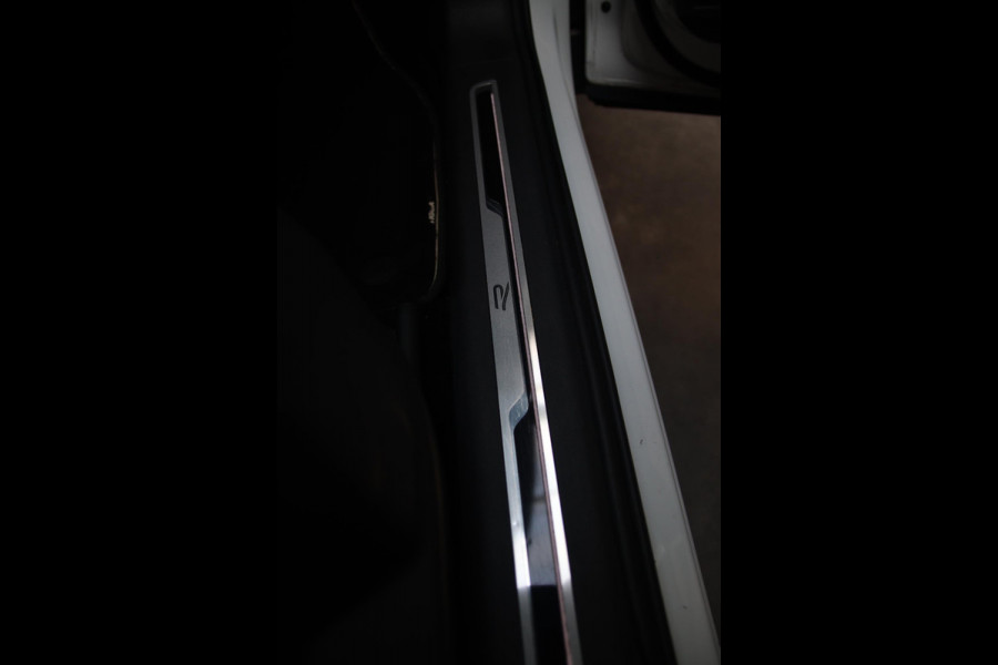 Volkswagen Tiguan 2.0 TSI 4Motion 3x R-line PANO-HUD-IQ LED-TREKHAAK