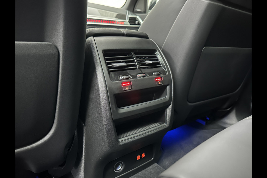 BMW X5 50e M-Sport Pro | M-Performance Stoelen | Achterasbesturing | Carbon | ACC | Panorama | 360 Camera | Soft-Close | Head-Up | M-Gordels | Trekhaak | Harman-Kardon | 22 inch | Individual Leder | Stoelventilatie | Stoelverwarming V+A | Keyless-Entry | Memory | Stuurverwarming | Iconic-Glow | Rij-Assist Pro | Beker Koeling & Verwarming | Zonwering |