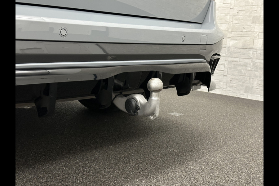 BMW X5 50e M-Sport Pro | M-Performance Stoelen | Achterasbesturing | Carbon | ACC | Panorama | 360 Camera | Soft-Close | Head-Up | M-Gordels | Trekhaak | Harman-Kardon | 22 inch | Individual Leder | Stoelventilatie | Stoelverwarming V+A | Keyless-Entry | Memory | Stuurverwarming | Iconic-Glow | Rij-Assist Pro | Beker Koeling & Verwarming | Zonwering |