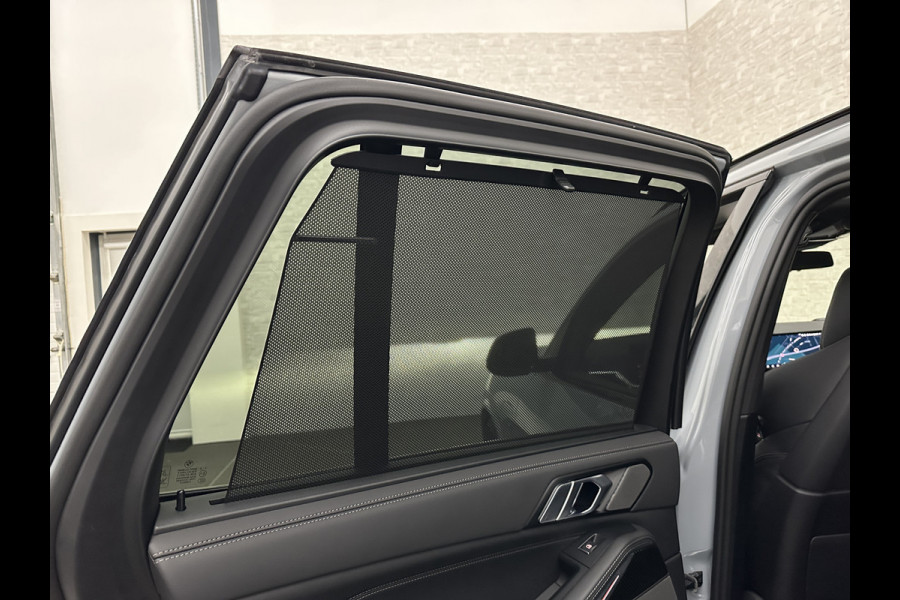 BMW X5 50e M-Sport Pro | M-Performance Stoelen | Achterasbesturing | Carbon | ACC | Panorama | 360 Camera | Soft-Close | Head-Up | M-Gordels | Trekhaak | Harman-Kardon | 22 inch | Individual Leder | Stoelventilatie | Stoelverwarming V+A | Keyless-Entry | Memory | Stuurverwarming | Iconic-Glow | Rij-Assist Pro | Beker Koeling & Verwarming | Zonwering |