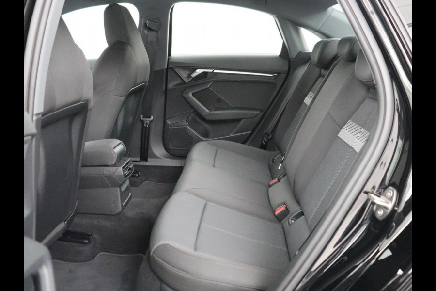 Audi A3 Limousine 30 TFSI Advanced edition | Stoelverwarming | Adaptive Cruise | Trekhaak | Carplay | LED | PDC | Navigatie | DAB