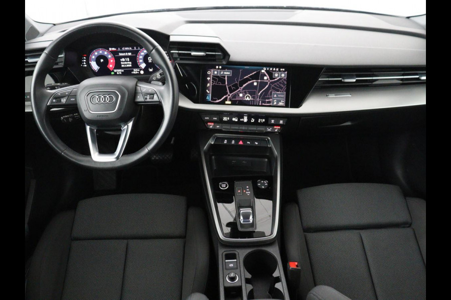 Audi A3 Limousine 30 TFSI Advanced edition | Stoelverwarming | Adaptive Cruise | Trekhaak | Carplay | LED | PDC | Navigatie | DAB
