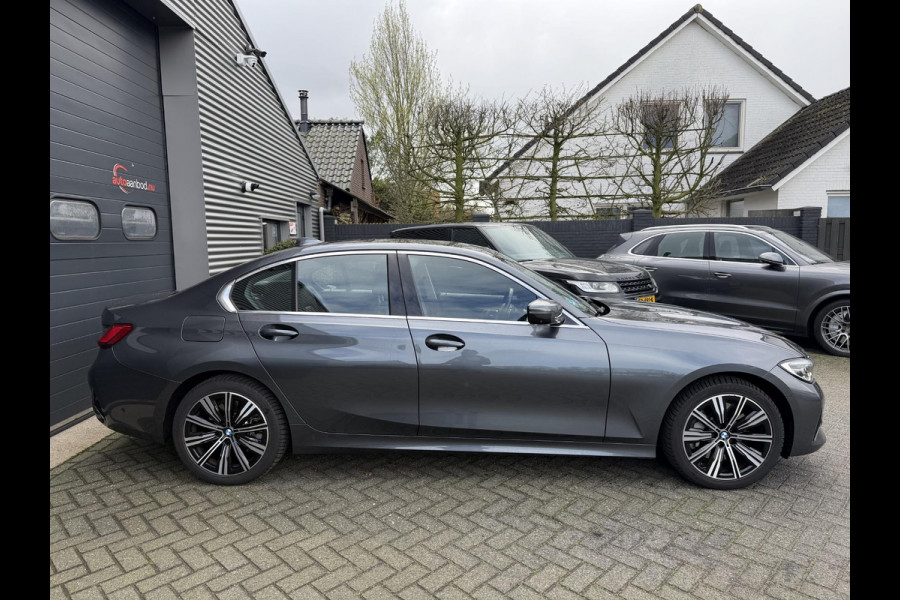 BMW 3-serie 330e | 360* Camera | Navigatie | Lederen Bekleding | DAB | Trekhaak |