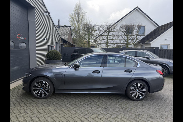BMW 3-serie 330e | 360* Camera | Navigatie | Lederen Bekleding | DAB | Trekhaak |