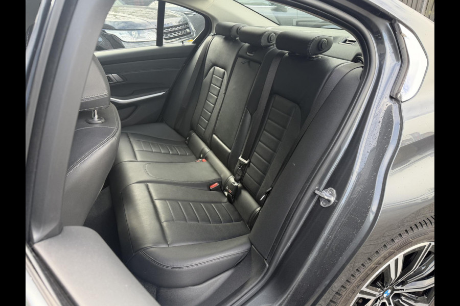 BMW 3-serie 330e | 360* Camera | Navigatie | Lederen Bekleding | DAB | Trekhaak |
