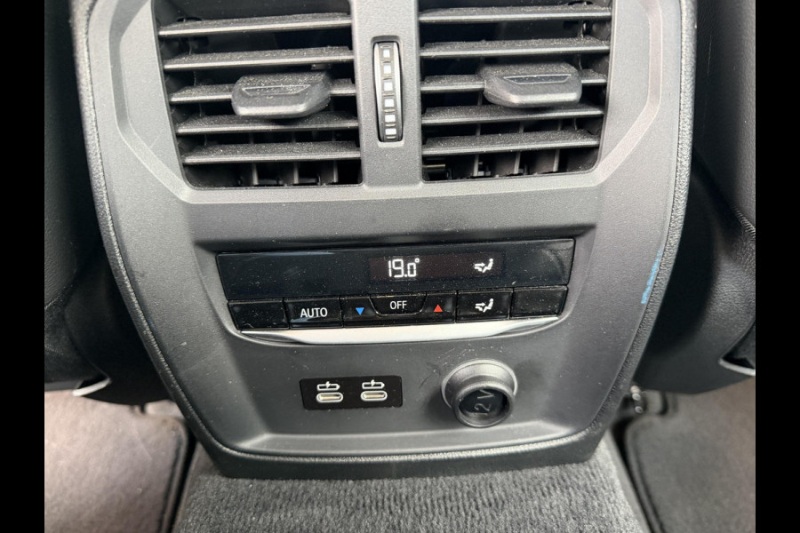 BMW 3-serie 330e | 360* Camera | Navigatie | Lederen Bekleding | DAB | Trekhaak |