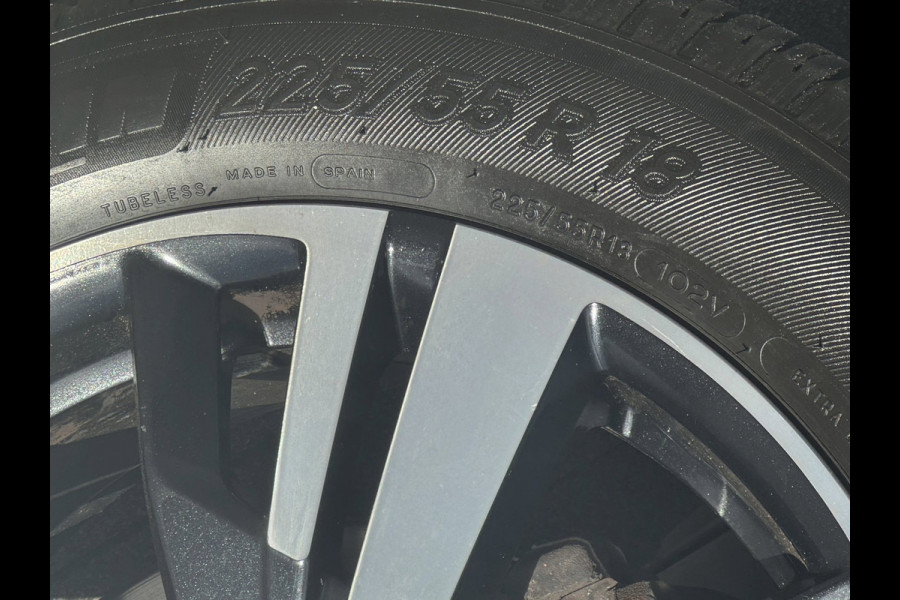 Peugeot 5008 1.2 PureTech GT-Line 7P - AUTOMAAT I Panorama dak I Navigatie / Apple CarPlay I 1/2 Leer I Sport pakket I Dealer ond.