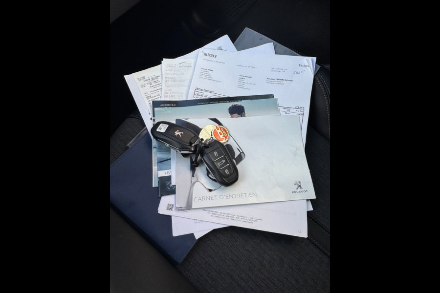 Peugeot 5008 1.2 PureTech GT-Line 7P - AUTOMAAT I Panorama dak I Navigatie / Apple CarPlay I 1/2 Leer I Sport pakket I Dealer ond.