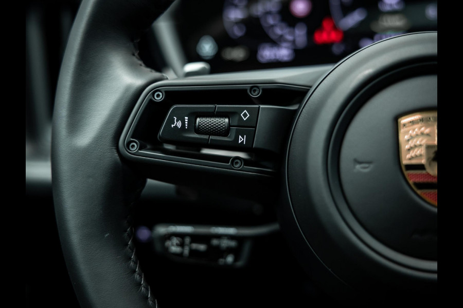 Porsche Cayenne Coupé 3.0 E-Hybrid Black Edition | Sportuitlaat | Stoelverwarming en verkoeling | Sport Chrono |