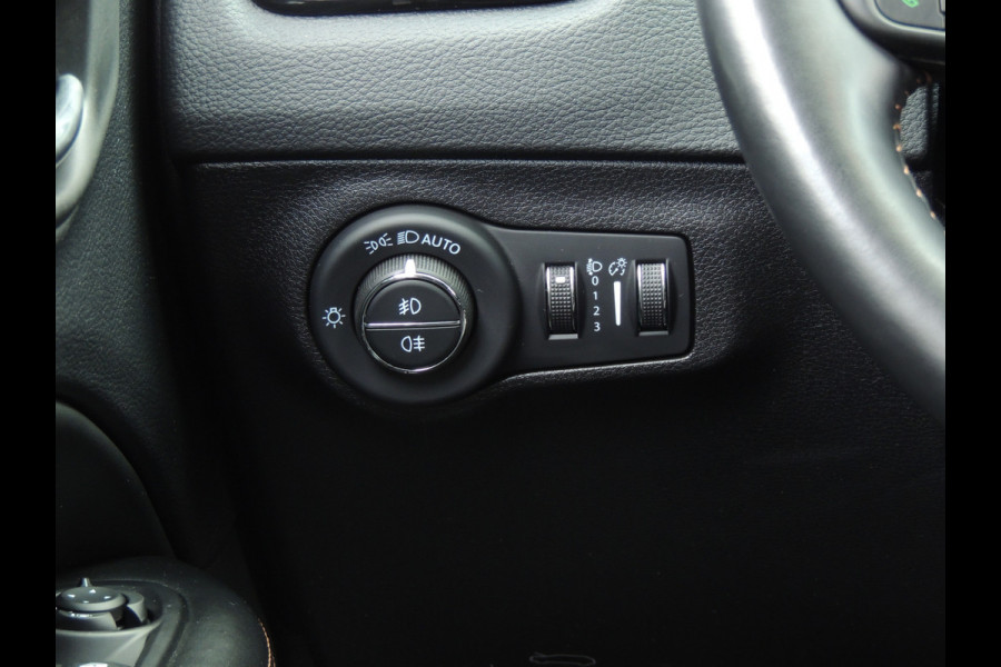 Jeep Compass 1.3T Limited Automaat 150PK | Clima | Xenon | Navi | Keyless | Licht/regen sensor | All-season banden