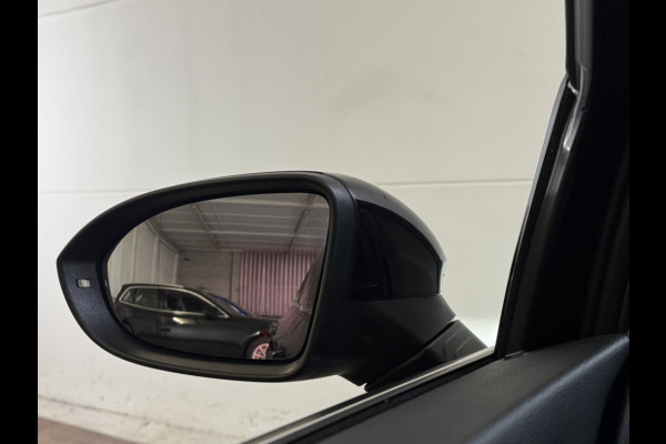 Volkswagen Golf 1.4 eHybrid 204PK DSG STYLE NAVI/CARPLAY/CAMERA