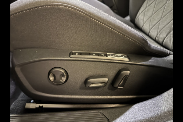 Volkswagen Golf 1.4 eHybrid 204PK DSG STYLE NAVI/CARPLAY/CAMERA