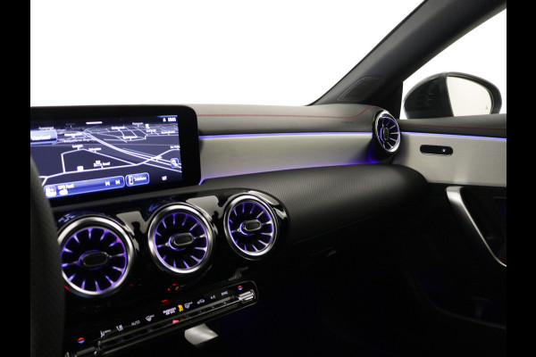 Mercedes-Benz CLA-Klasse 180 AMG Line 5 spaaks lichtmetalen velgen | Nightpakket | Premium Pakket | Distronic | MB-paasweekend