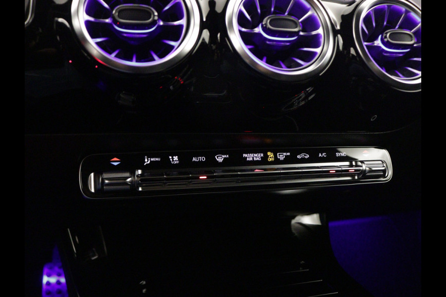 Mercedes-Benz CLA-Klasse 180 AMG Line 5 spaaks lichtmetalen velgen | Nightpakket | Premium Pakket | Distronic | MB-paasweekend