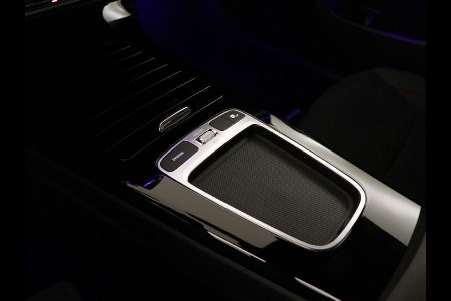 Mercedes-Benz CLA-Klasse 180 AMG Line 5 spaaks lichtmetalen velgen | Nightpakket | Premium Pakket | Distronic | MB-paasweekend