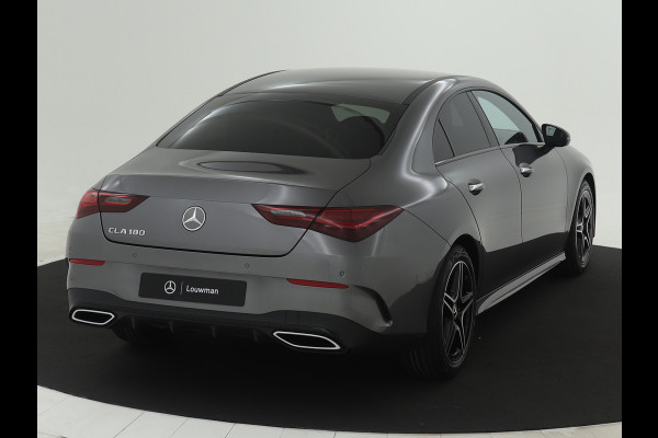 Mercedes-Benz CLA-Klasse 180 AMG Line 5 spaaks lichtmetalen velgen | Nightpakket | Premium Pakket | Distronic | MB-paasweekend