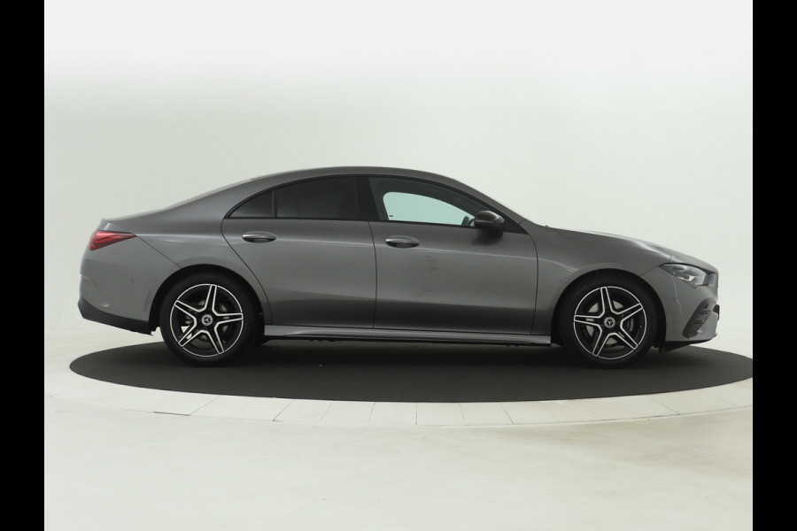 Mercedes-Benz CLA-Klasse 180 AMG Line 5 spaaks lichtmetalen velgen | Nightpakket | Premium Pakket | Distronic | MB-paasweekend