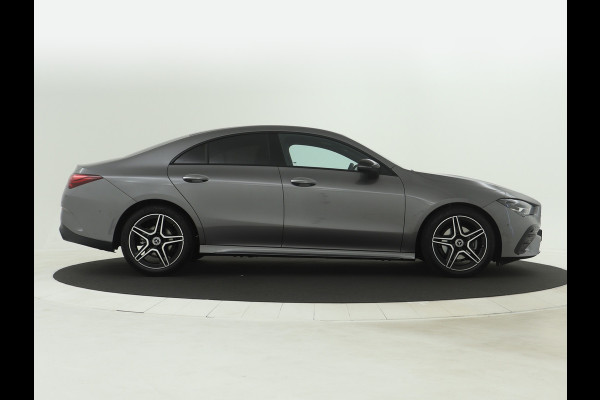 Mercedes-Benz CLA-Klasse 180 AMG Line 5 spaaks lichtmetalen velgen | Nightpakket | Premium Pakket | Distronic | MB-paasweekend