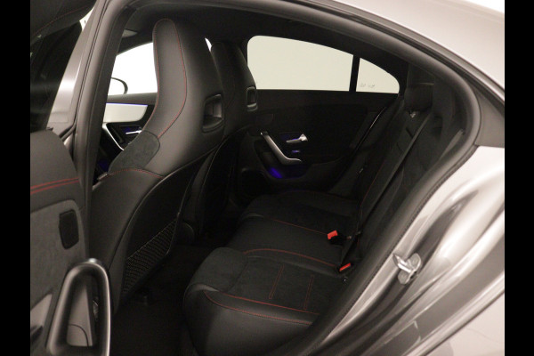 Mercedes-Benz CLA-Klasse 180 AMG Line 5 spaaks lichtmetalen velgen | Nightpakket | Premium Pakket | Distronic | MB-paasweekend