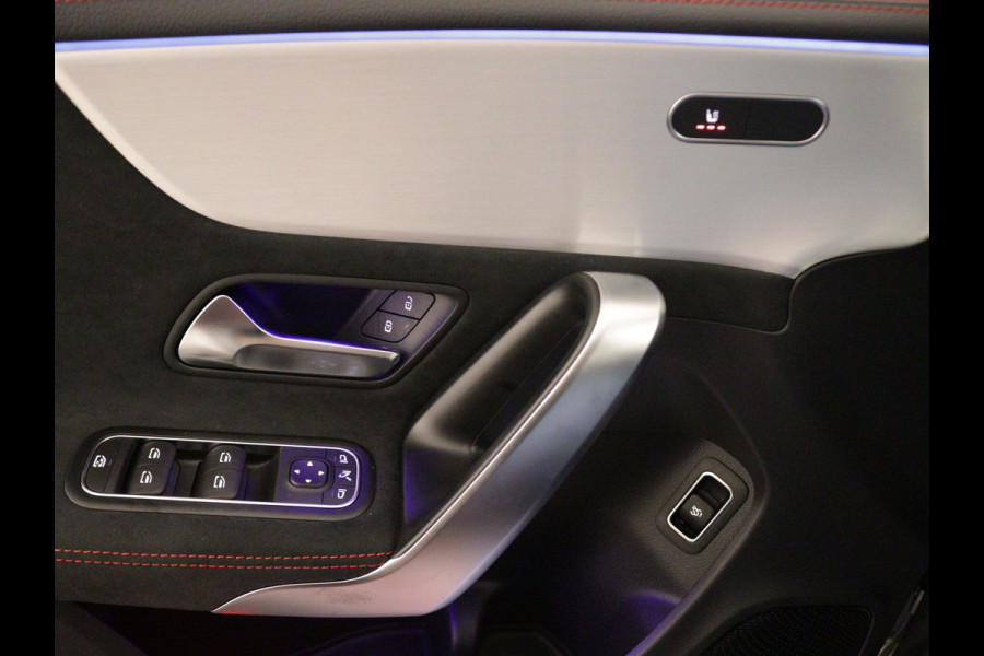 Mercedes-Benz CLA-Klasse 180 AMG Line 5 spaaks lichtmetalen velgen | Nightpakket | Premium Pakket | Distronic | MB-paasweekend