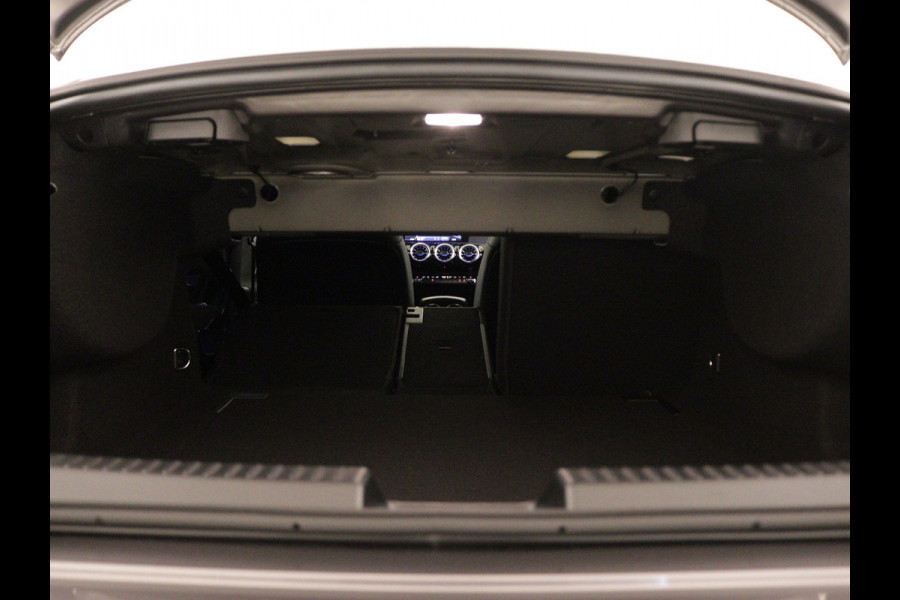 Mercedes-Benz CLA-Klasse 180 AMG Line 5 spaaks lichtmetalen velgen | Nightpakket | Premium Pakket | Distronic | MB-paasweekend