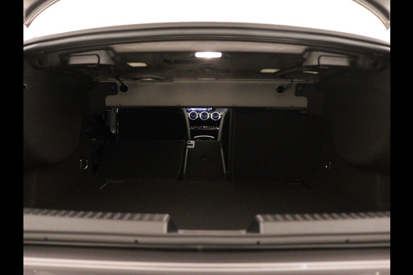 Mercedes-Benz CLA-Klasse 180 AMG Line 5 spaaks lichtmetalen velgen | Nightpakket | Premium Pakket | Distronic | MB-paasweekend