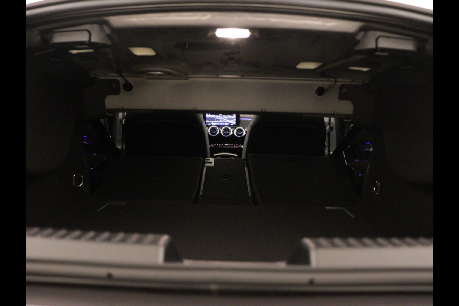 Mercedes-Benz CLA-Klasse 180 AMG Line 5 spaaks lichtmetalen velgen | Nightpakket | Premium Pakket | Distronic | MB-paasweekend