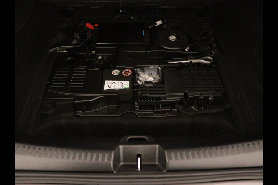 Mercedes-Benz CLA-Klasse 180 AMG Line 5 spaaks lichtmetalen velgen | Nightpakket | Premium Pakket | Distronic | MB-paasweekend