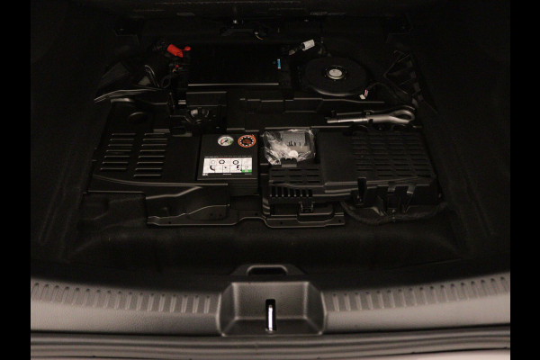 Mercedes-Benz CLA-Klasse 180 AMG Line 5 spaaks lichtmetalen velgen | Nightpakket | Premium Pakket | Distronic | MB-paasweekend