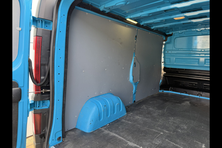 Renault Trafic 2.0 DCI 150PK Automaat L2H1 Cruise Control Airco sidebars camera Parkeersensoren Voor Achter Stoelverwarming