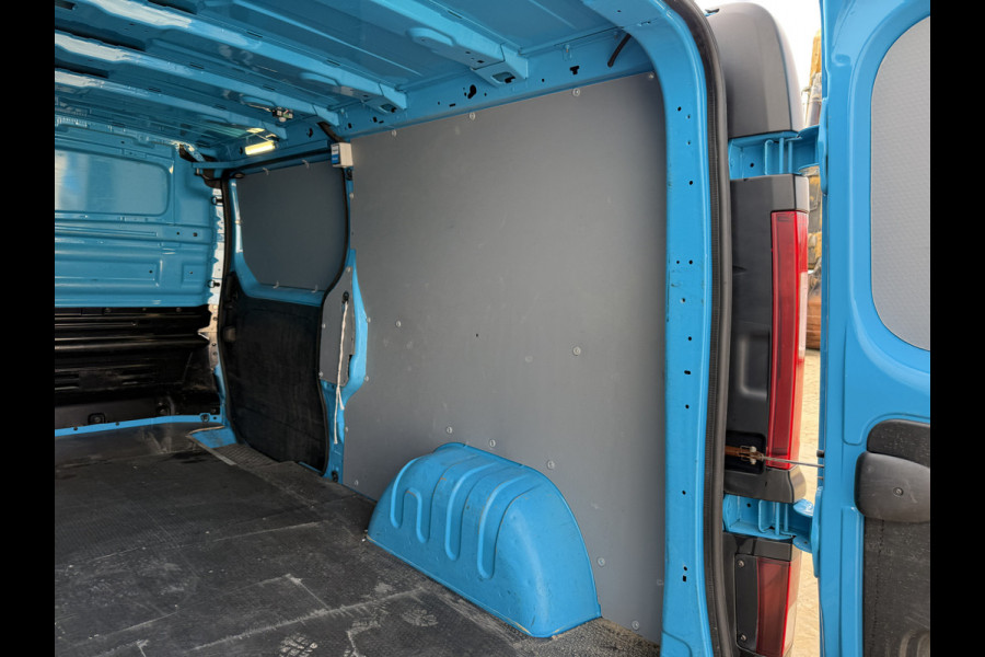 Renault Trafic 2.0 DCI 150PK Automaat L2H1 Cruise Control Airco sidebars camera Parkeersensoren Voor Achter Stoelverwarming