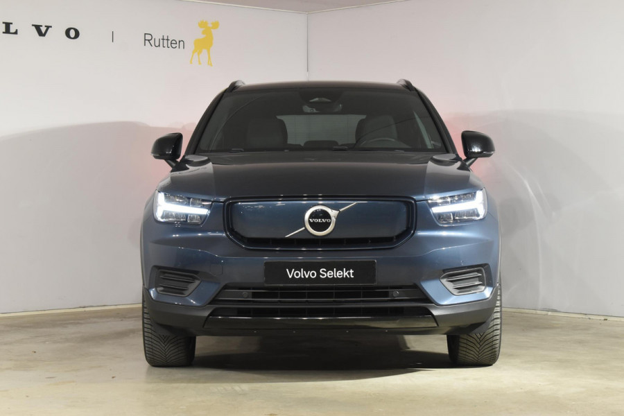 Volvo XC40 231PK Recharge Pure Electric Core Navigatie / Stoelverwarming / Stuurverwarming / Elektrische achterklep / Cruise control / 19" / All season banden