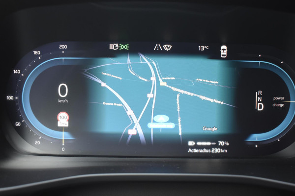 Volvo XC40 231PK Recharge Pure Electric Core Navigatie / Stoelverwarming / Stuurverwarming / Elektrische achterklep / Cruise control / 19" / All season banden