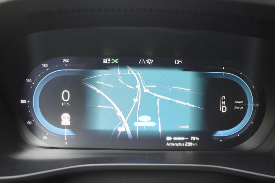 Volvo XC40 231PK Recharge Pure Electric Core Navigatie / Stoelverwarming / Stuurverwarming / Elektrische achterklep / Cruise control / 19" / All season banden