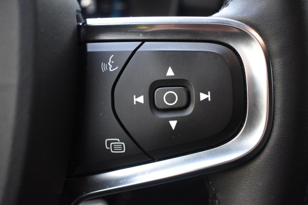 Volvo XC40 231PK Recharge Pure Electric Core Navigatie / Stoelverwarming / Stuurverwarming / Elektrische achterklep / Cruise control / 19" / All season banden