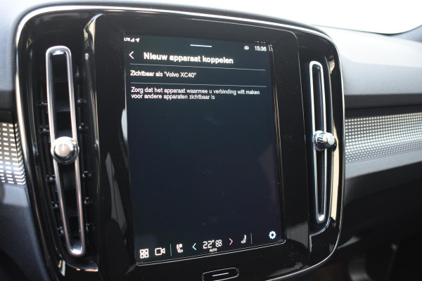 Volvo XC40 231PK Recharge Pure Electric Core Navigatie / Stoelverwarming / Stuurverwarming / Elektrische achterklep / Cruise control / 19" / All season banden