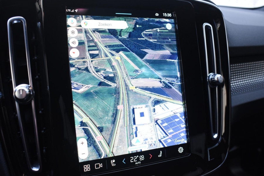 Volvo XC40 231PK Recharge Pure Electric Core Navigatie / Stoelverwarming / Stuurverwarming / Elektrische achterklep / Cruise control / 19" / All season banden