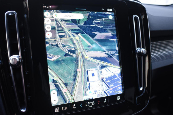 Volvo XC40 231PK Recharge Pure Electric Core Navigatie / Stoelverwarming / Stuurverwarming / Elektrische achterklep / Cruise control / 19" / All season banden