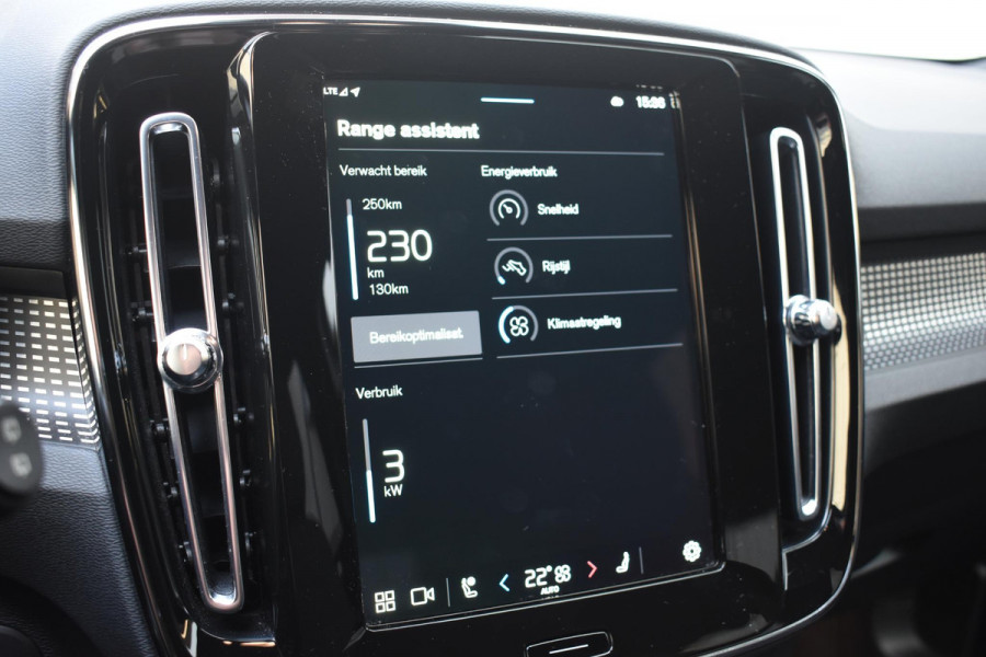 Volvo XC40 231PK Recharge Pure Electric Core Navigatie / Stoelverwarming / Stuurverwarming / Elektrische achterklep / Cruise control / 19" / All season banden