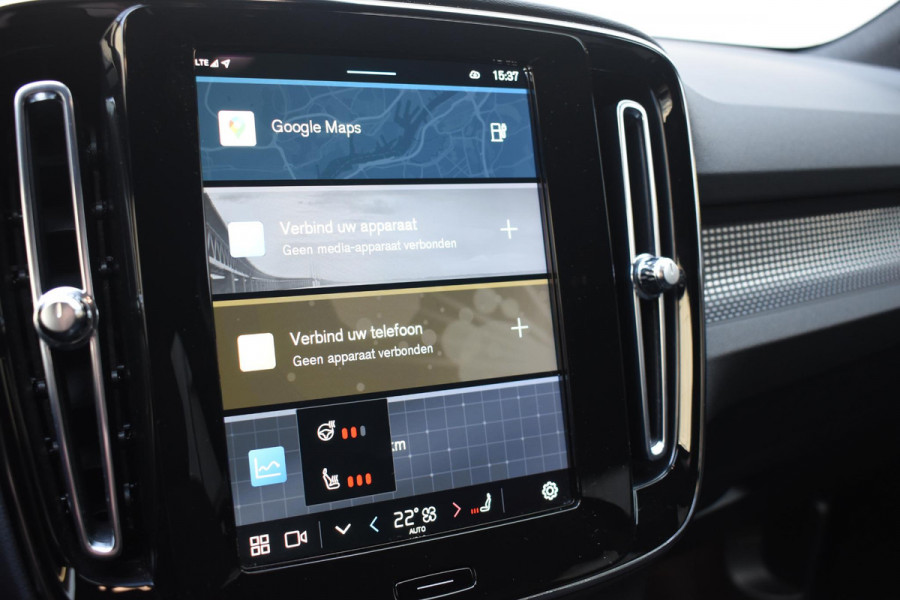 Volvo XC40 231PK Recharge Pure Electric Core Navigatie / Stoelverwarming / Stuurverwarming / Elektrische achterklep / Cruise control / 19" / All season banden