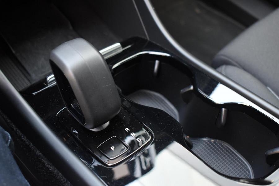 Volvo XC40 231PK Recharge Pure Electric Core Navigatie / Stoelverwarming / Stuurverwarming / Elektrische achterklep / Cruise control / 19" / All season banden