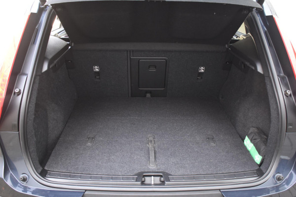 Volvo XC40 231PK Recharge Pure Electric Core Navigatie / Stoelverwarming / Stuurverwarming / Elektrische achterklep / Cruise control / 19" / All season banden