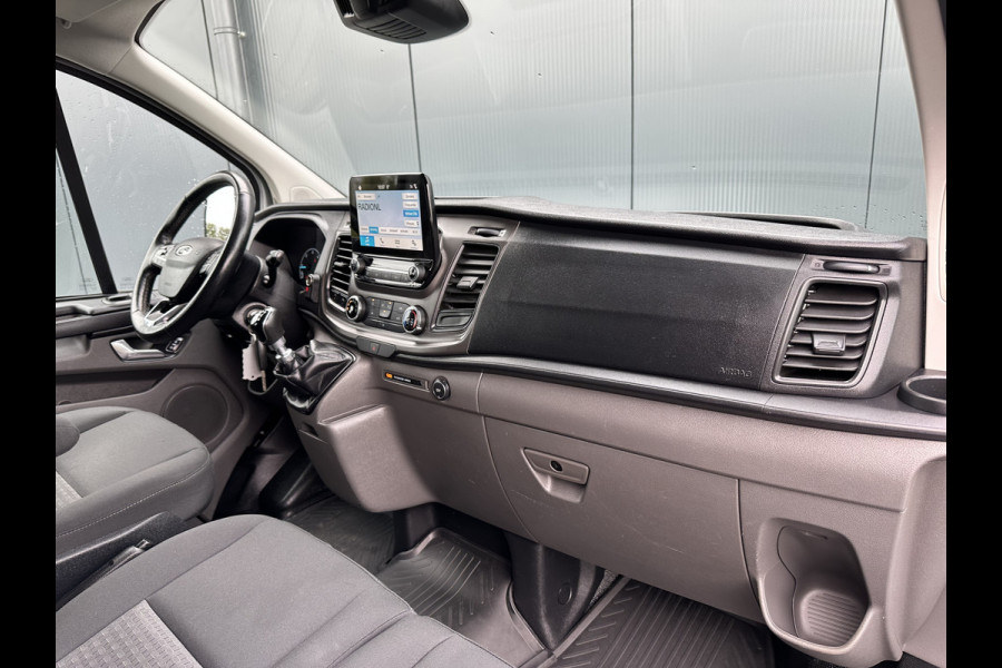 Ford Transit Custom 2.0 TDCI / L2H1 / DUBBEL CABINE / 1e EIG. / TREKHAAK / IMPERIAAL / CAMERA / CRUISE / 6 PERSOONS