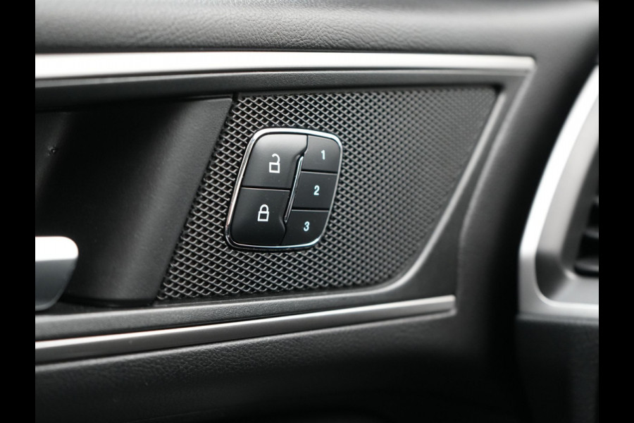 Ford Galaxy 2.0 Titanium 7 Persoons 241pk Automaat Dealer O.H. | Navigatie Full Map | Memory Stoelen Verwarmd | Camera | Apple Carplay | Keyless | Cruise Control |